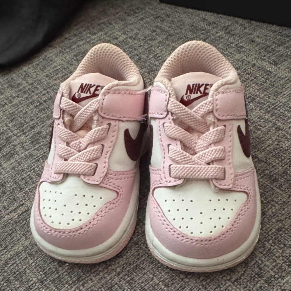 Nike Kids Sneakers in Pink and White